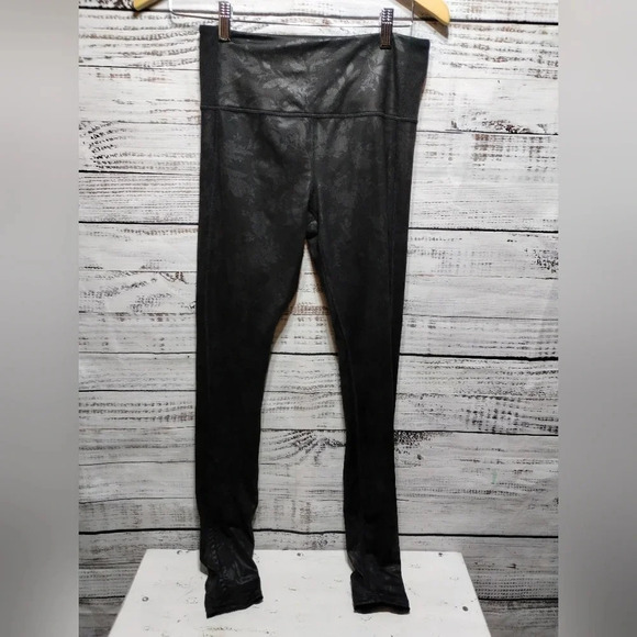 Athleta Barre Stirrup Midnight Garden Leggings size Small Black‎ Floral Dance - Picture 1 of 10